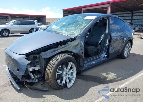 2022 Tesla Model Y Long Range Dual Motor All-Wheel Drive z USA, uszkodzony, nr VIN 7SAYGDEE1NF454652